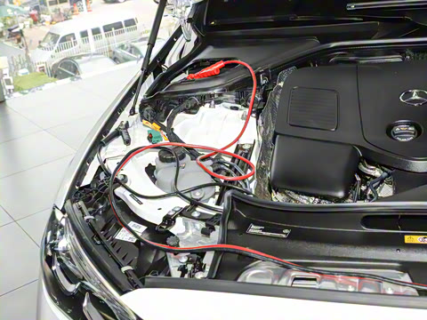 2024�� E 350 e L ���ʽ��϶����γ�