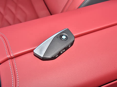 2026�� �Ŀ� eDrive 40L M�˶���װ