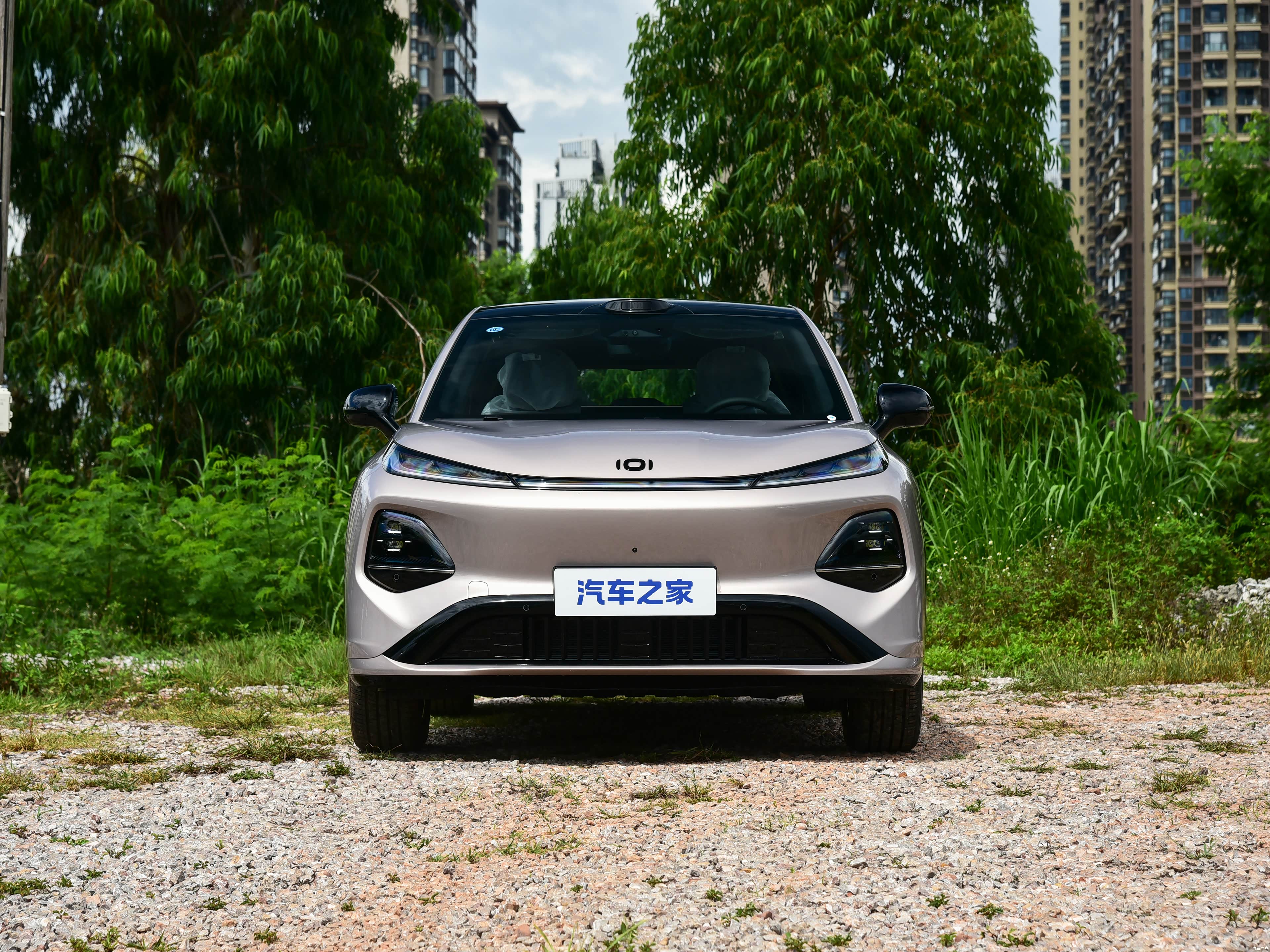 Changan Qiyuan Q05 — строго анфас