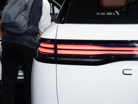 2027�� 2.0T ˫�������������