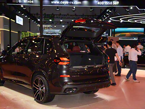 2025�� xDrive 40Li ������M�˶���ҹ��װ