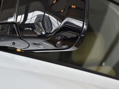 2026�� 110 3.0T P400 X-Dynamic HSE