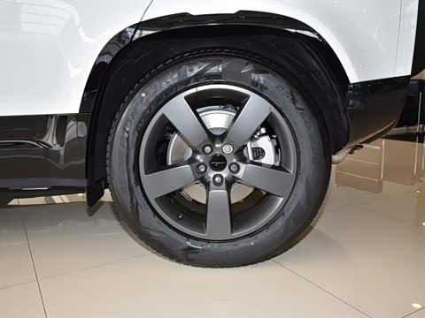 2026�� 110 3.0T P400 X-Dynamic HSE