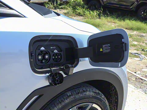 2025�� �Ǽݰ� 405km ���ڰ�