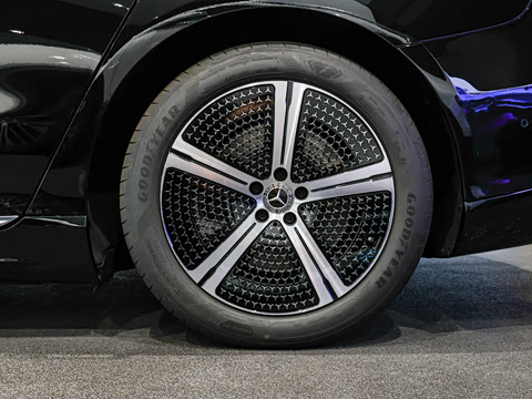 2025�� 500 4MATIC