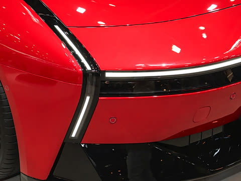 2025�� 750 ���� Max