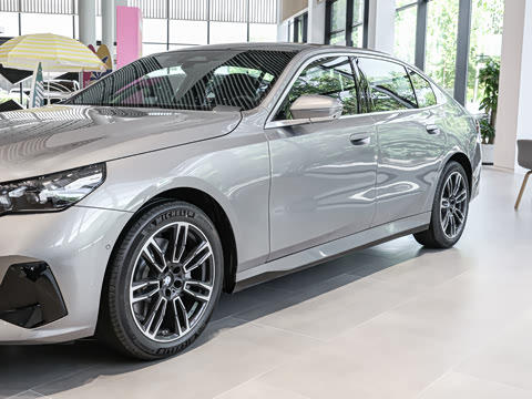 2026�� �Ŀ� 530Li ������ M�˶���װ