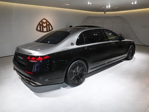 2027�� S 580 4MATIC Night Series