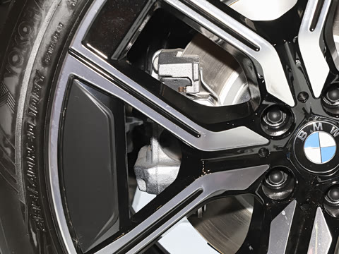 2026�� 735Li M�˶���װ