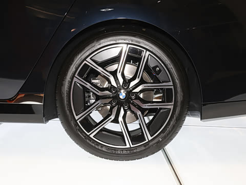 2026�� 735Li M�˶���װ