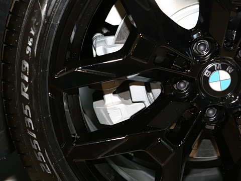 2026�� 330Li �����