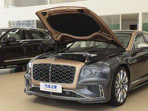 2026�� 4.0T V8 Mulliner