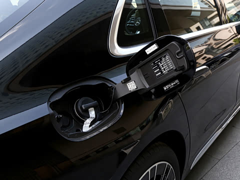 2026�� �Ŀ� E 300 L �����