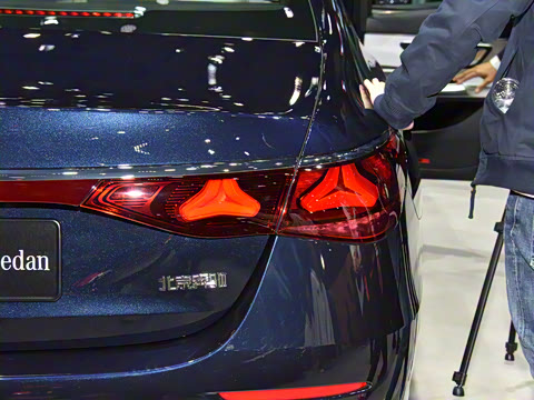 2026�� E 300 L �����