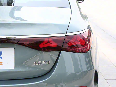 2025�� �Ŀ� E 260 L �˶���