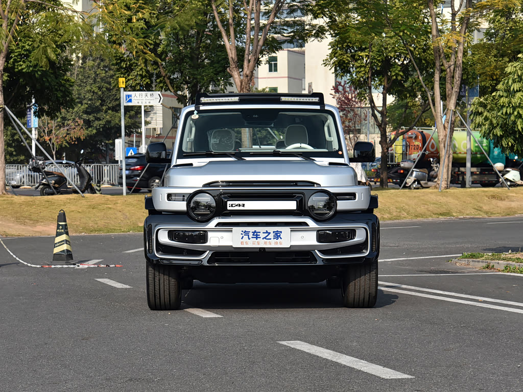 iCar V23, Внедорожник 5 дв.: фото поколения
