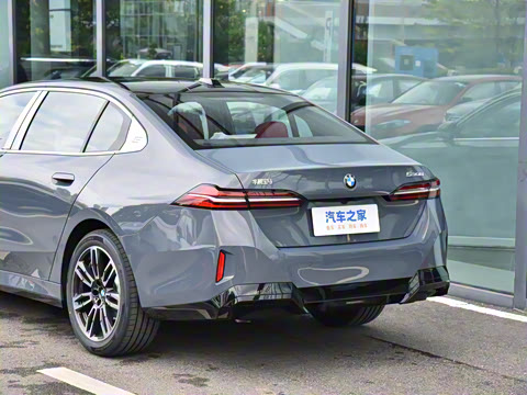 2026�� 530Li ������ M�˶���װ