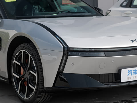 2025�� 820 Max