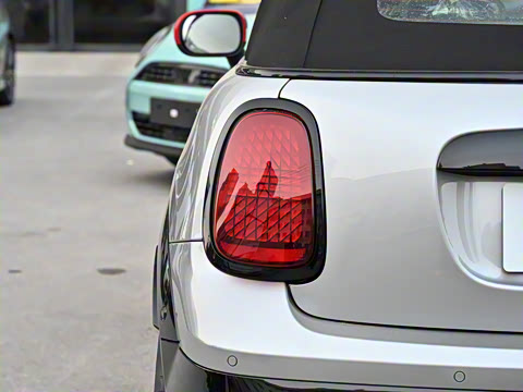 2025�� JOHN COOPER WORKS CABRIO