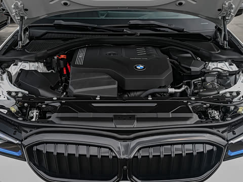 2026�� 330Li ������ M�˶���ҹ��װ