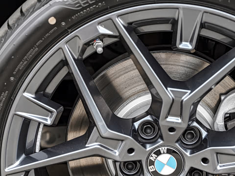 2026�� 330Li ������ M�˶���ҹ��װ