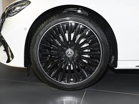 2026�� E 300 �������˶���