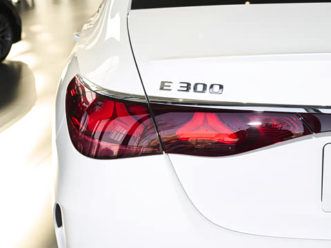 2026�� E 300 �������˶���