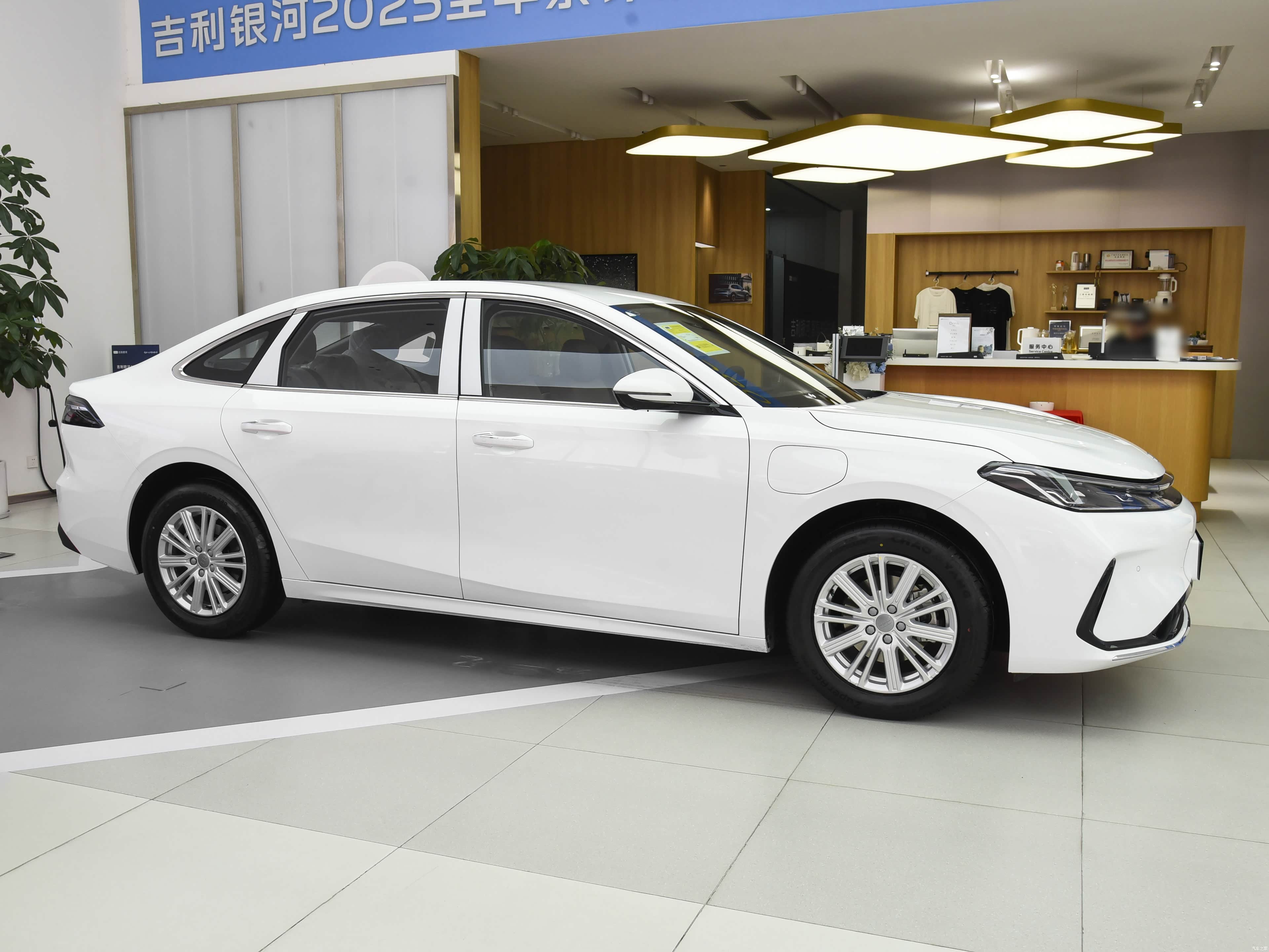 Geely A7 EV, миниатюра 8