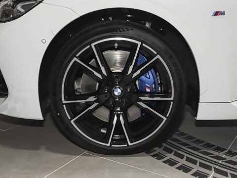 2026�� M240i xDrive