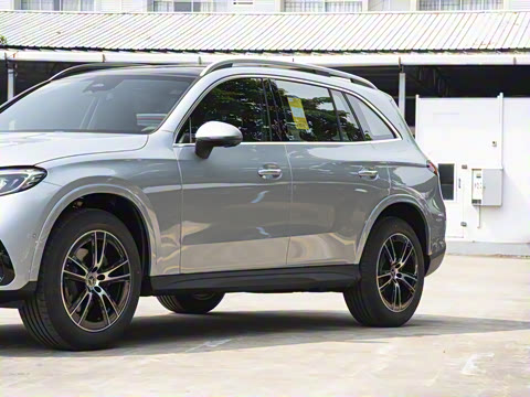 2025�� �Ŀ� GLC 260 L 4MATIC ������