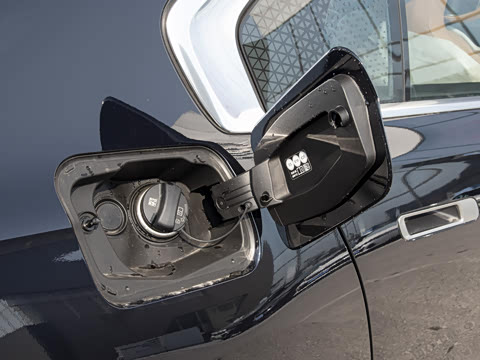 2026�� 740Li ������ M�˶���װ