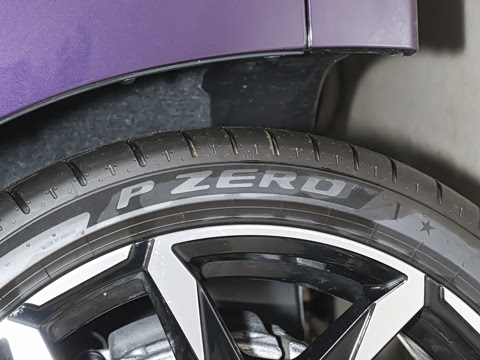 2026�� 225i M�˶���ҹ��װ