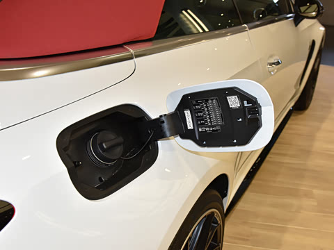 2025�� AMG CLE 53 4MATIC+ ������ܳ�