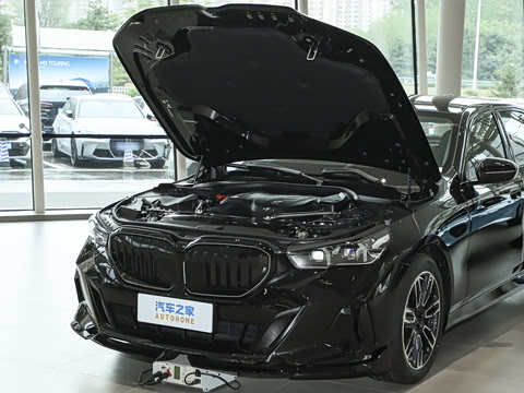 2026�� �Ŀ� 530Li xDrive M�˶���װ