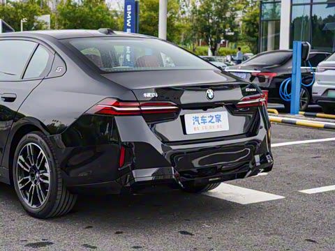 2026�� 530Li ������ M�˶���װ