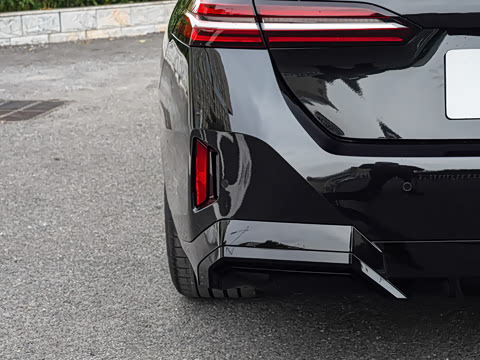 2026�� 530Li ������ M�˶���װ