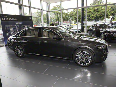 2025�� �Ŀ� E 300 L ������