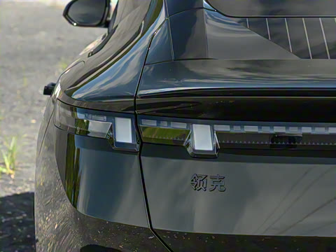 2025�� 240����Ultra�˶���