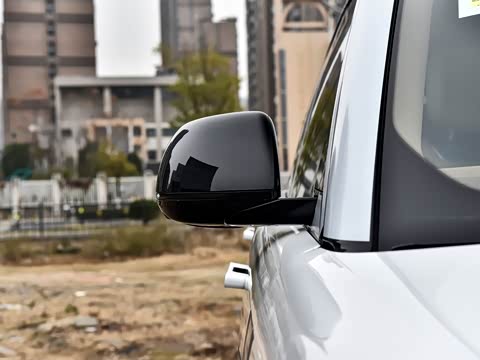 2025�� 3.0 L6 400PS SV���ٴ����ӳ��� 4��