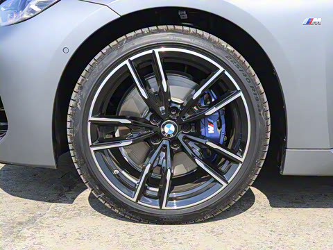 2025�� M240i xDrive