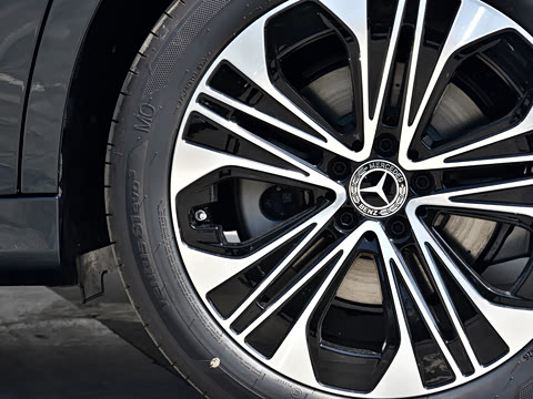 2026�� �Ŀ� E 300 L ������