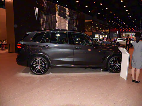 2025�� xDrive 40Li ������M�˶���ҹ��װ