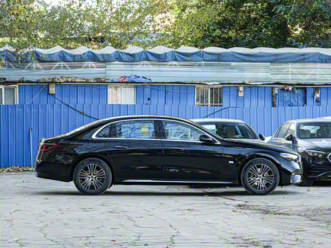 2026�� E 260 L �����