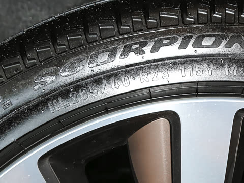 2025�� 3.0 L6 400PS SV���ٴ����ӳ��� 4��