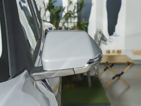 2025�� 720 Light