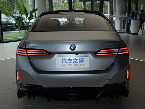 2025�� 525Li M�˶���װ