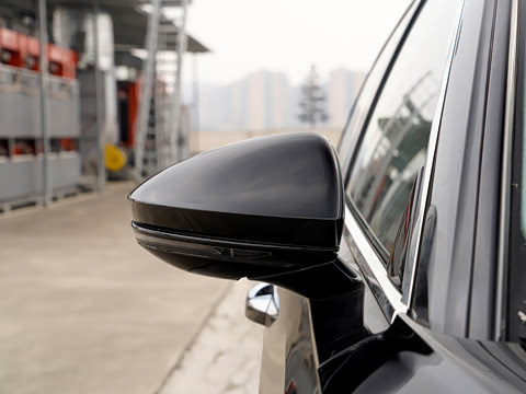 2026�� A8L 45 TFSI quattro ������