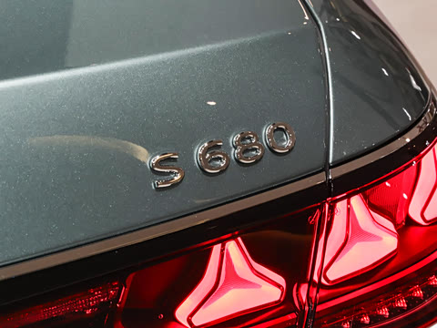 2027�� S 680 4MATIC