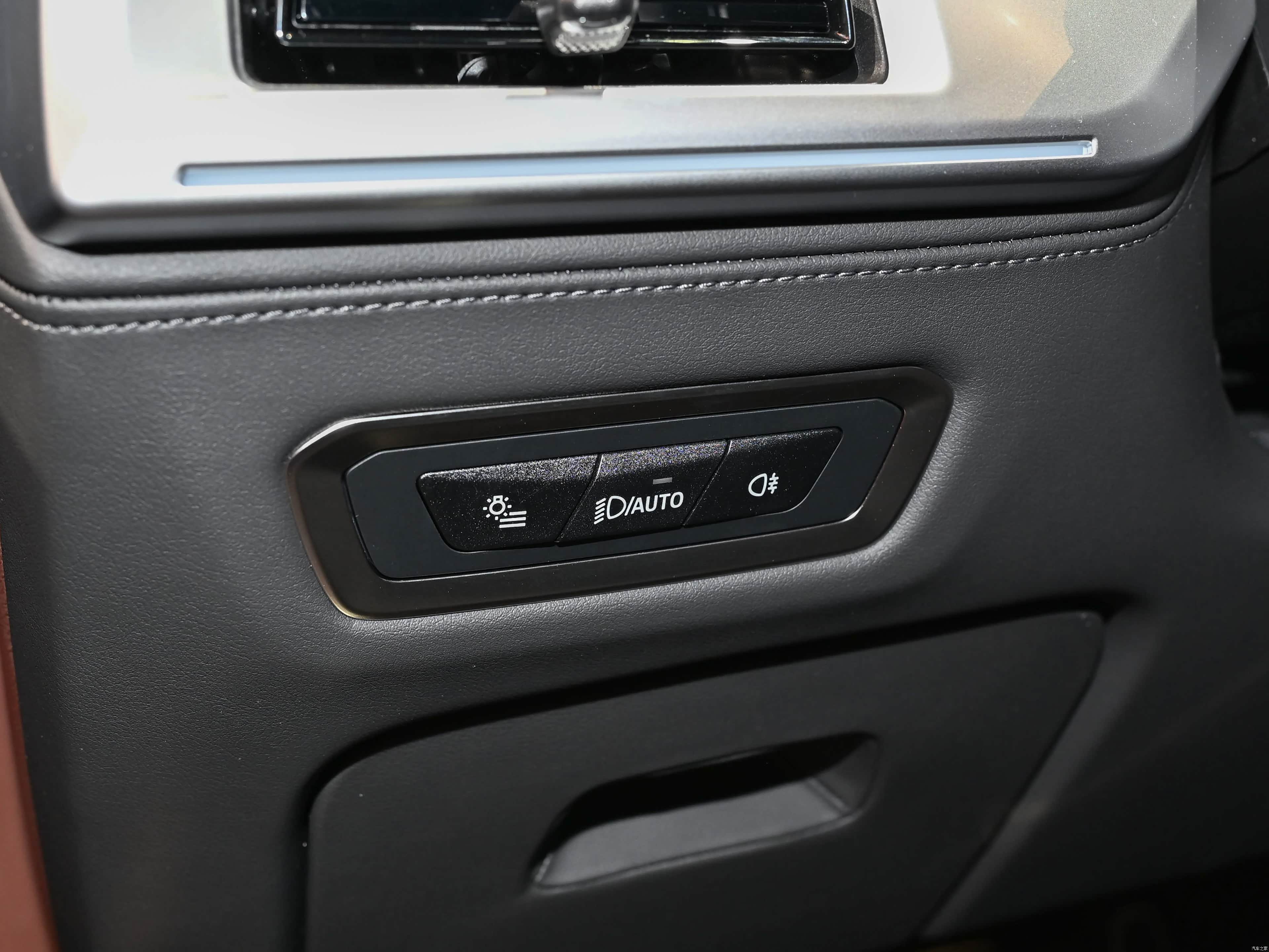 BMW XM, миниатюра 14