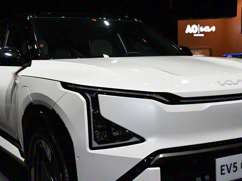 2025�� 580 Wave AWD GT-Line